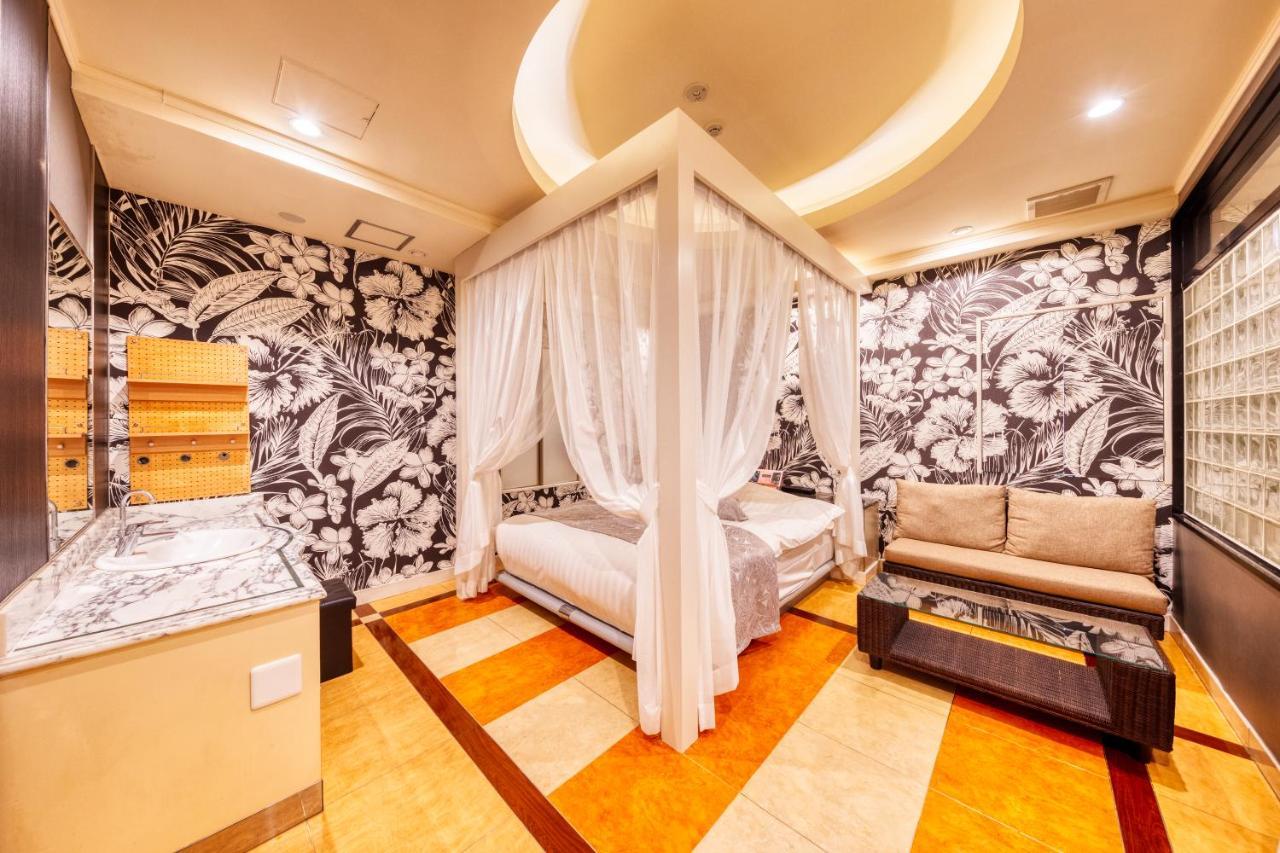 Hotel Coconuts Resort Iwatsuki  Сайтама Екстериор снимка